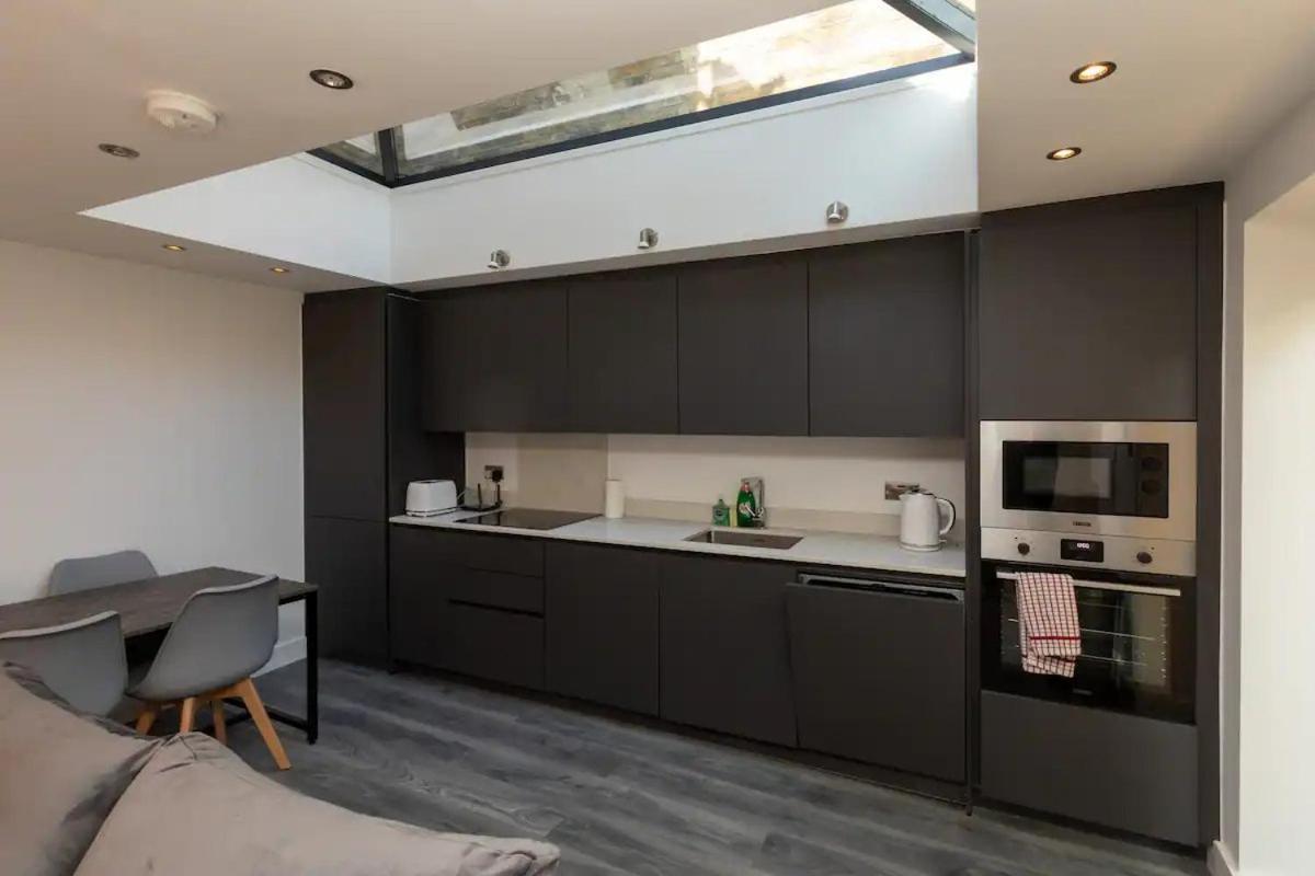 شقة Stylish 2-Bed Flat In The Heart Of West Hampstead لندن المظهر الخارجي الصورة