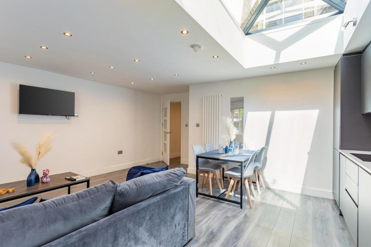 شقة Stylish 2-Bed Flat In The Heart Of West Hampstead لندن المظهر الخارجي الصورة