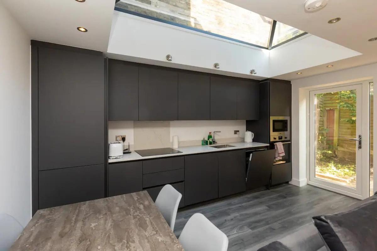 شقة Stylish 2-Bed Flat In The Heart Of West Hampstead لندن المظهر الخارجي الصورة