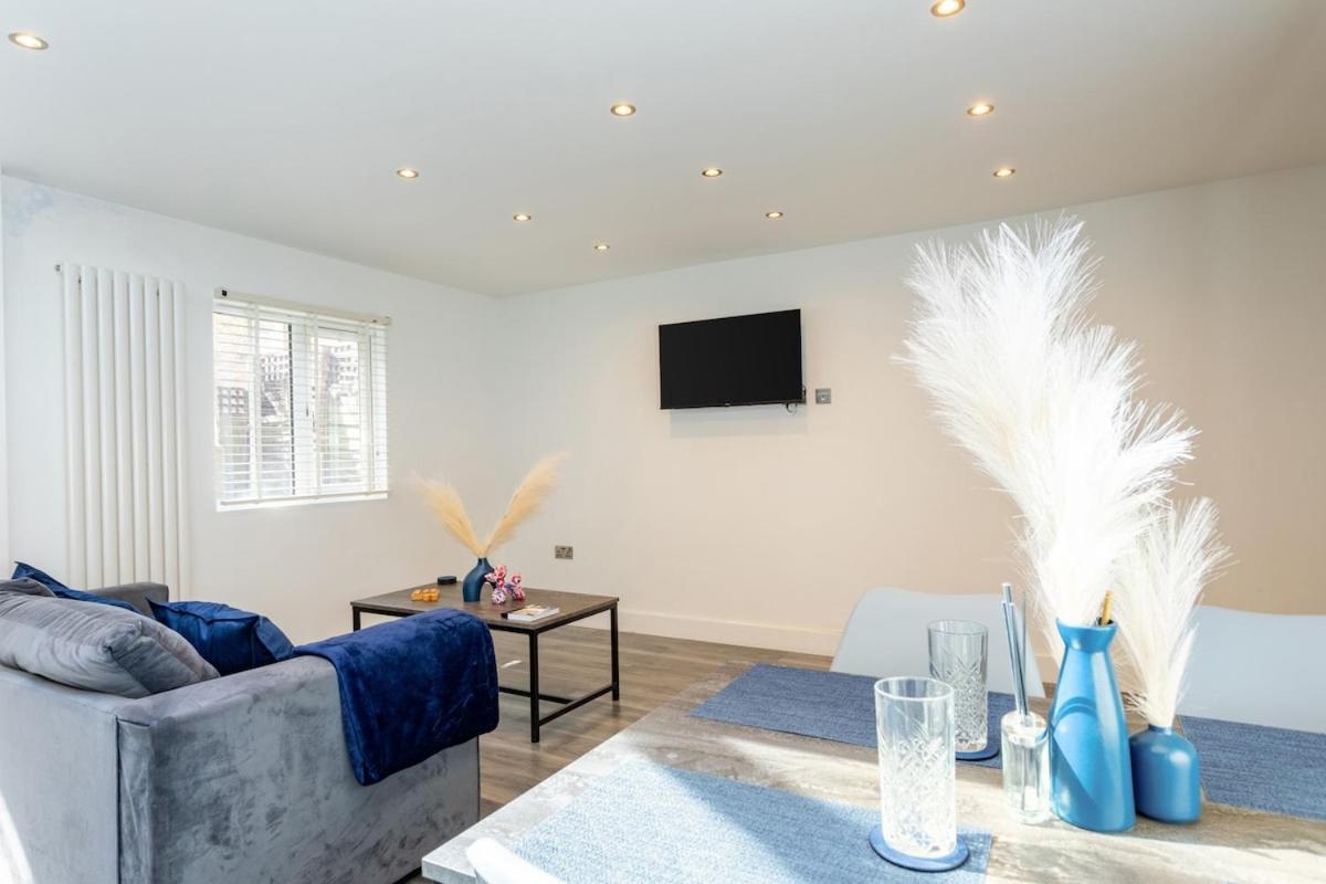 شقة Stylish 2-Bed Flat In The Heart Of West Hampstead لندن المظهر الخارجي الصورة
