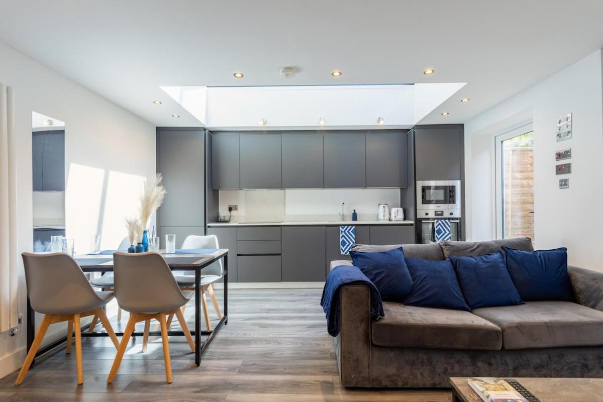 شقة Stylish 2-Bed Flat In The Heart Of West Hampstead لندن المظهر الخارجي الصورة