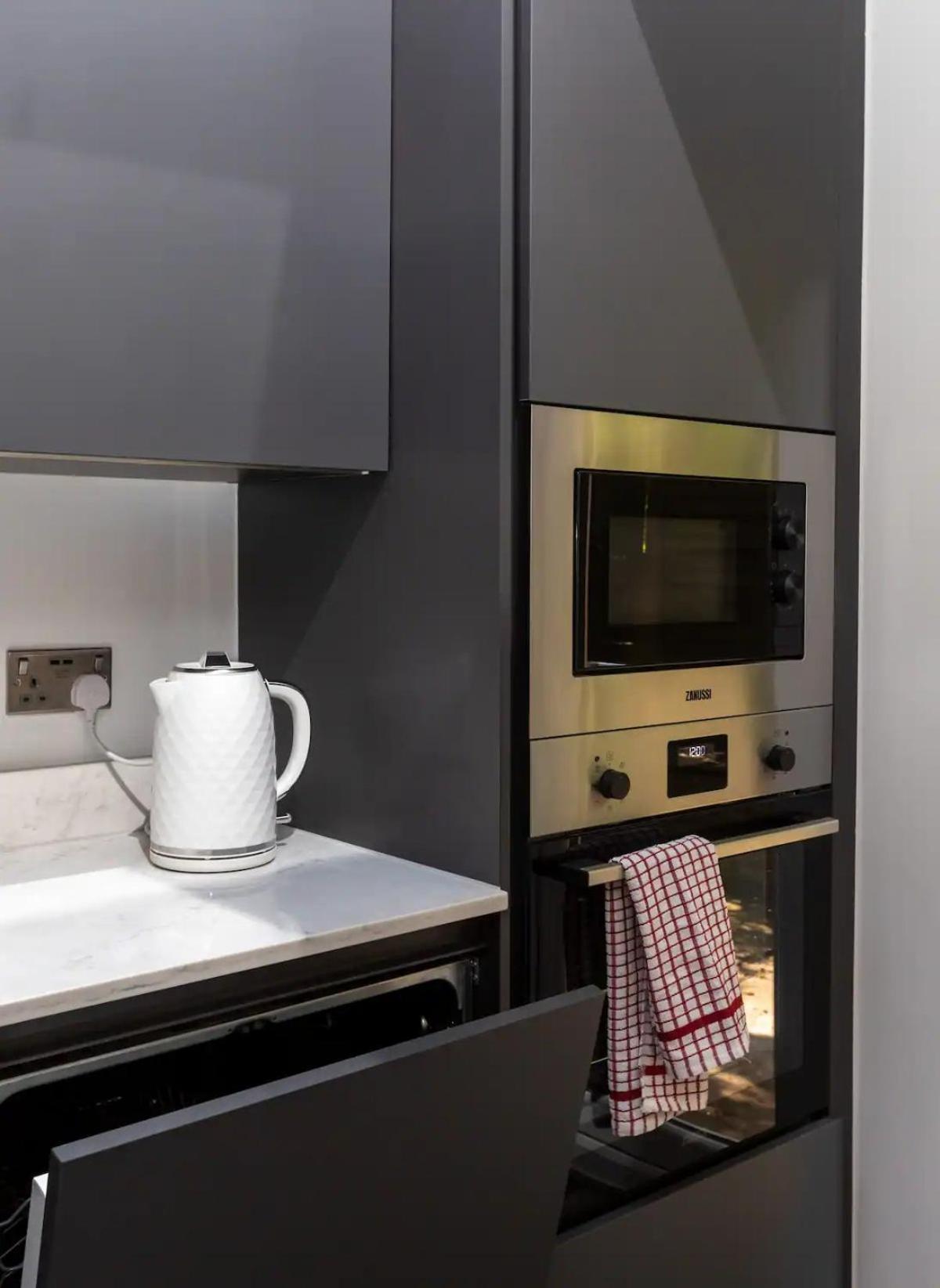 شقة Stylish 2-Bed Flat In The Heart Of West Hampstead لندن المظهر الخارجي الصورة